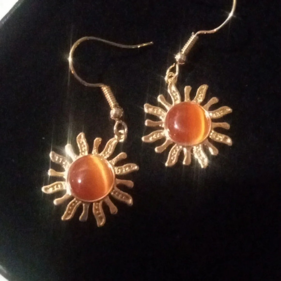 Beautiful‎ gold Sundrop dangles - Picture 3 of 3